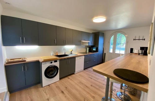 Rauville-la-Bigot Cottage | Family Retreat in Charming Renovated Cottage with Private Garden near Beaches