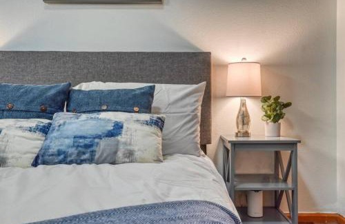 Gleneagle House | Family Retreat 5 Min to USAFA with Mtn Views
