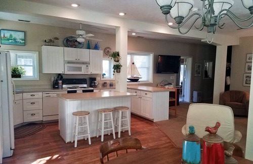 Culver House | Family retreat close to Lake Maxinkuckee, Culver Academies, Golf, & Restaurants