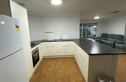 Ellenbrook House | Family Retreat House Ellenbrook