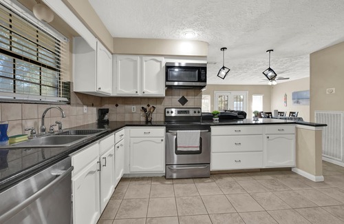 Cypress House | Family Retreat: Patio, RokuTV, Sleeps 10