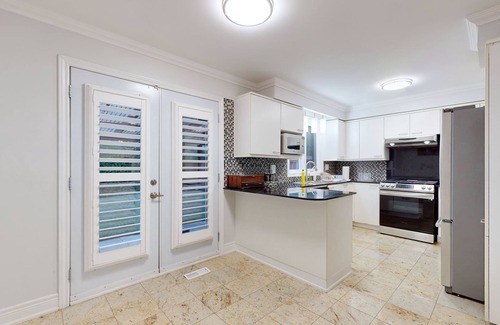 L'Amoreaux House | Family Retreat: Scarborough Gem