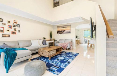 Surf Beach House | Family Retreat Surf Beach NSW