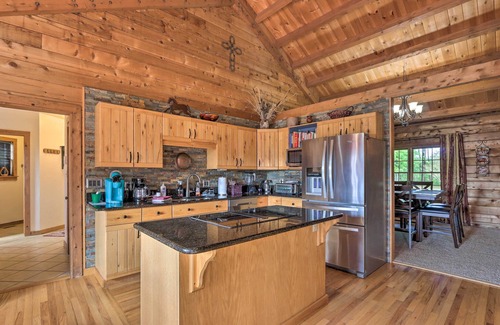 Berryville House | Family Retreat w/Deck Near Appalachian Trail!