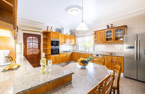 Cerro do Ouro Villa | Family retreat w/heatable pool & BBQ