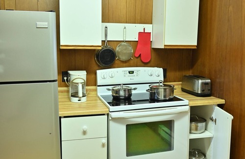 Unorganized Centre Parry Sound Cottage | Family Reunion Cottage - Can sleep 16+ - Includes Motor Boat, Canoe, AC - Wi-Fi