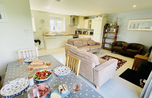 Dittisham Cottage | Family river retreat a short walk from the quay