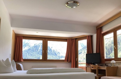 Mandarfen House | Family room - Piz Hotel