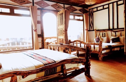Meo Vac Bed & Breakfast | Family Room with Mountain View - O'Chau Meo Vac Homestay