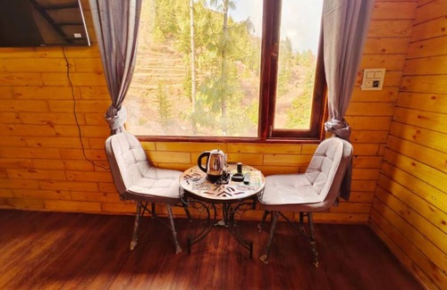 Fagu Cottage | Family Room with Mountain View