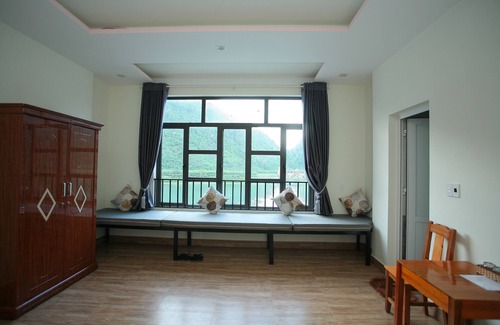 Phong Nha House | Family room with River and Mountain Views, 2 Queen Beds Funny Monkeys Homestay