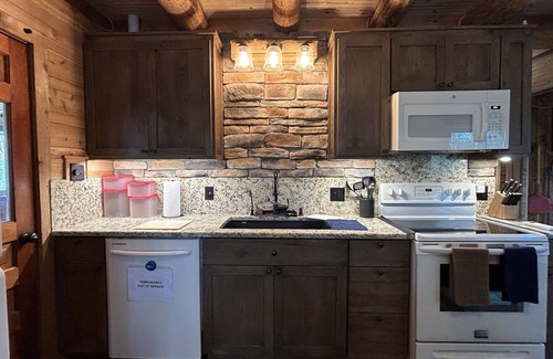 New Rumley Ski Chalet | Family sized chalet on the Lakeside of Leesville Lake - pets allowed