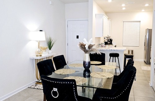 OakLeaf Plantation House | Family-sized townhome, mins from wedding venue & shopping @ Oakleaf Town Center