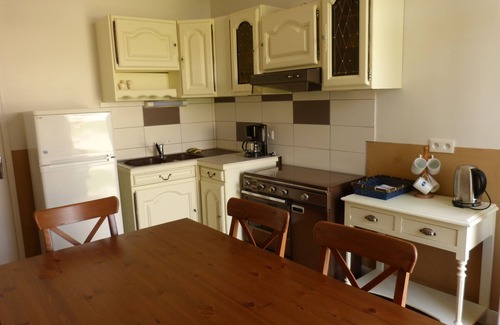 Saint-Thomas-de-Conac House | Family suite with 1 parental bedroom and 1 children's bedroom (2 beds)