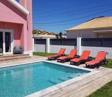 Charneca de Caparica e Sobreda House | Family Villa Pool & Beach