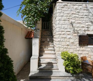 Cove Makarac (Milna) Villa | Family Villa Rošin with Garden&Pool