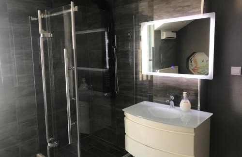 Gjilan Hotel | Family White Hotel