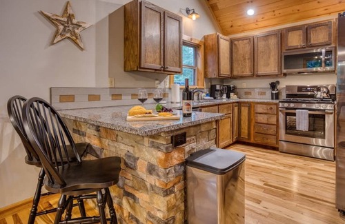 Morganton Cabin | Famtastico - Game room, pets, hot tub, fire pit
