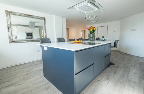 Hay-on-Wye Villa | Fantasia - New Luxury Mega Apartment