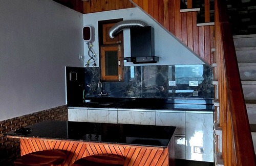 Kumharsain House | Fantastic 1-bedroom in Authentic Luxurious Himachali Homestay Near Narkanda