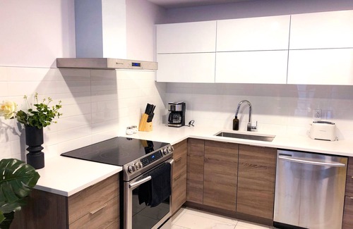 Cote-Des-Neiges—Notre-Dame-De-Grace Apartment | Fantastic* 2queen Beds*roof terrace gym