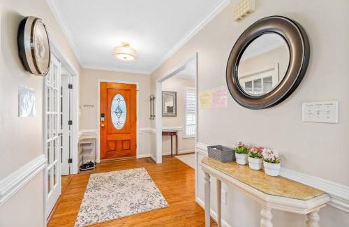 Greensboro House | Fantastic Cottage with big backyard near the city