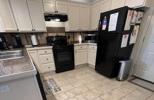 Berkley House | Fantastic Denver Location! 5 mins from every major highway! Mountain & Lake View
