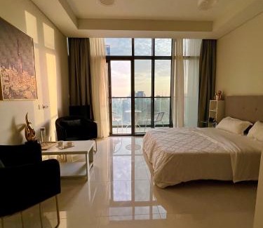 Sheikh Zayed Road Apartment | Fantastic Downtown Skyline und Sea View 44th floor Pool Gym Luxury Studio