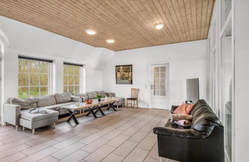 Vedersø Klit House | Fantastic Holiday Home With Pool And Spa For 20 People