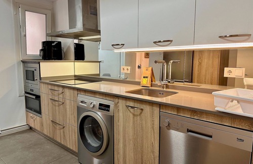 Indautxu Apartment | Fantastic home in the center of Bilbao + wifi