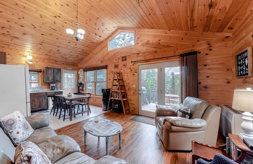Winthrop Cabin | Fantastic Lakefront Cabin W/Free WiFi, Three Kayaks, Private Dock, & Firepit
