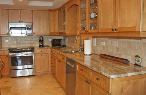 New Smyrna Beach Condo | Fantastic Oceanfront three bedroom. Travertine floors, custom kitchen and bathrooms. Luxury Condo!