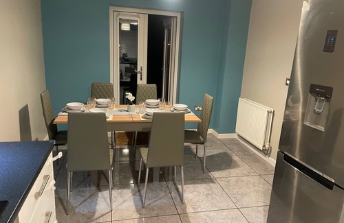 Wootton House | Fantastic, pet friendly 3 Bedroom House in Bedford