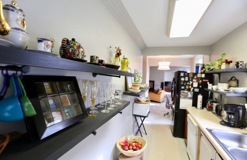 Mosby House | Fantastic Vibrant Art Home King bed/Wifi/Sound system Smart TV/Bike