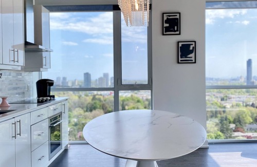 North York Condo | Fantastic View 12ft Ceiling Penthouse/pet Friendly