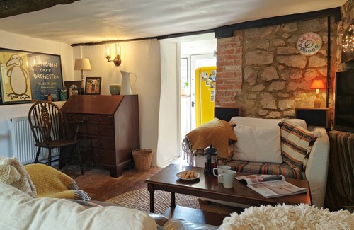 Alton Barnes House | Far End Cottage - Three Bedroom House, Sleeps 5