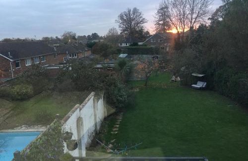 Fareham House | Fareham Heights 5BR, Lrg drive, Hot tub, Lux, modern and Comfy