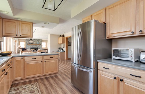 Hartford House | Farm and Lake: Remote Getaway