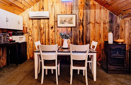 Willington Apartment | Farm - Animals - Barn - Gazebo - Fire Pit - 2xKing