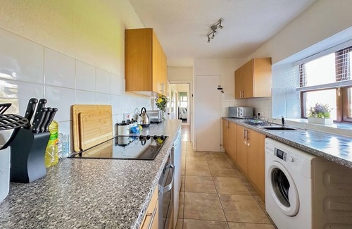 Kewstoke House | Farm Cottage (Cosy Coastal Retreat-Dog Friendly)