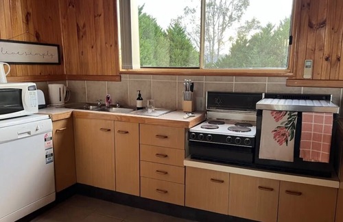 Hillville Cottage | Farm cottage near the coast. Gourmet day outings, beaches, bike trails & hikes.