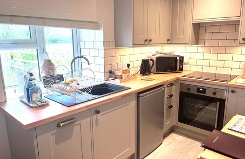 Wickhamford Cottage | Farm End Cottage - sleeps 2 guests in 1 bedroom