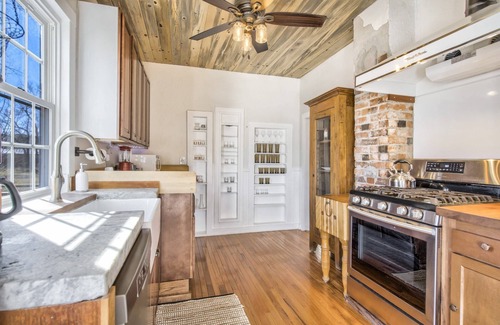 Florence House | Farm House in the Canyon Lands of Colorado, 2 BR, WiFi, Cable TV, Pets with Fee