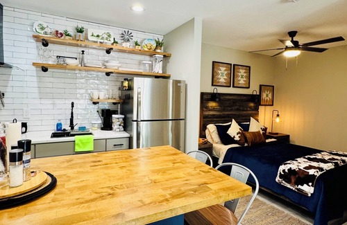 Helotes Apartment | Farm studio