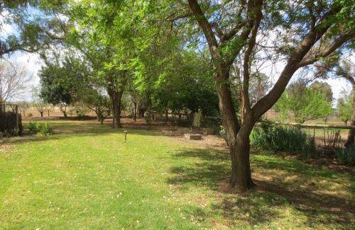 Nichols Point House | Farmhouse ∙ 1 bedroom ∙ 4 guests