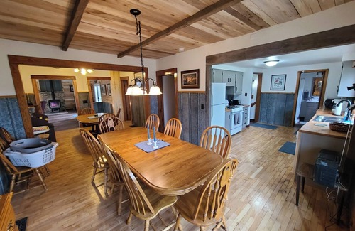 Cicero Other | Farmhouse 30 minutes from Lambeau Field and Appleton 50 minutes to EAA Oshkosh