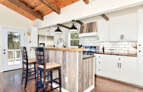 Colfax Ski Chalet | Farmhouse cabin with spectacular lake view