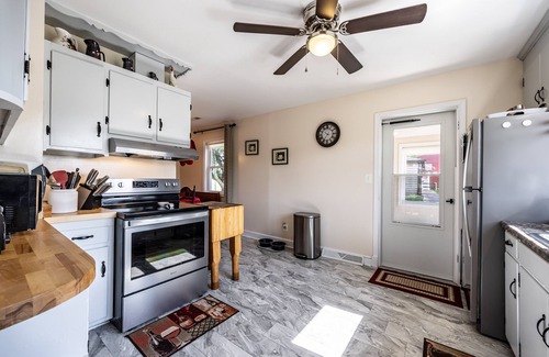 Pratts Other | Farmhouse close to Wedding venues, Wineries, breweries, shops. Dogs welcome!