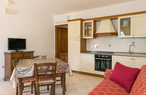 Campiglia Marittima Other | Farmhouse "Il Girasole - Melo" with Shared Pool, Shared Garden & Wi-Fi
