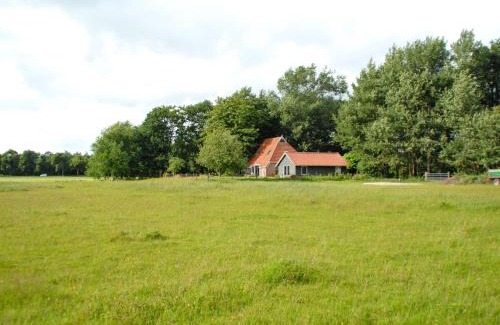 De Wilgen House | Farmhouse in Friesland near Frisian Waters